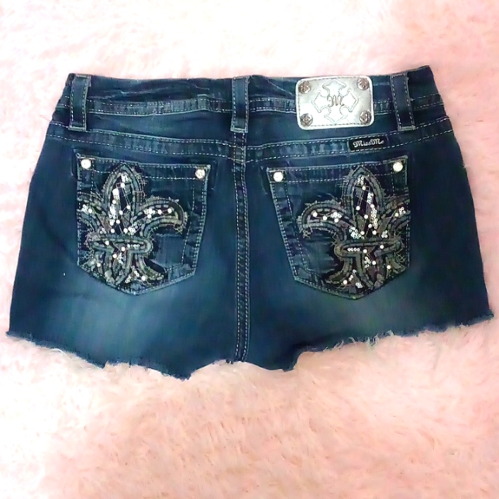 Miss Me Mid-Rise Dark Distressed Wash Cut Off Bootie Shorts, Size 30